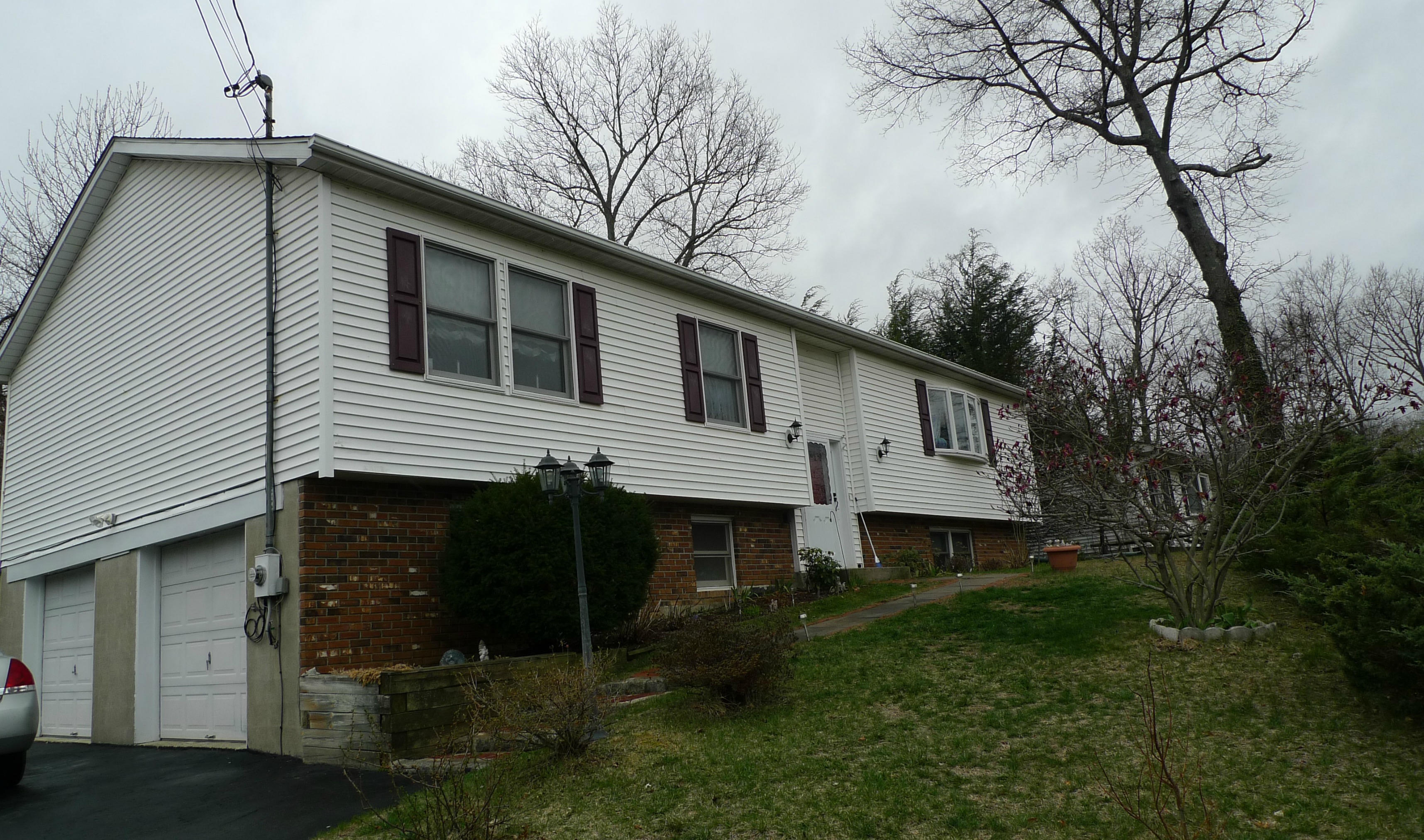 Raised Ranch with central Air Forest Park Red Hook NY